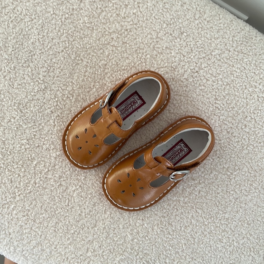 Lamour vintage inspired stitch down t-strap Mary Jane, brown color, size 5 baby.